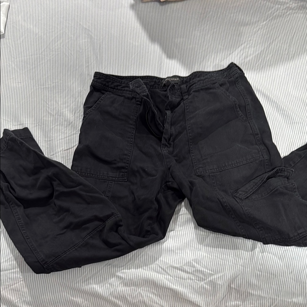 Banana Republic Black Cargo Pants with Relaxed Fit